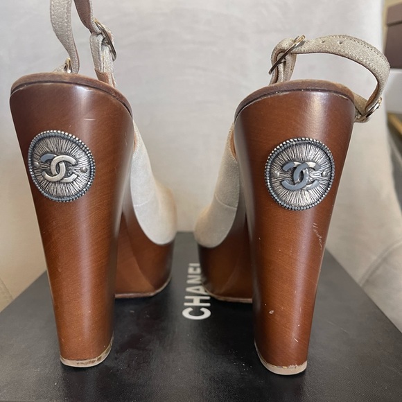 Chanel Wood Platform Heel Sandals in Light Beige Suede in a size 40. Runs small - Picture 3 of 12